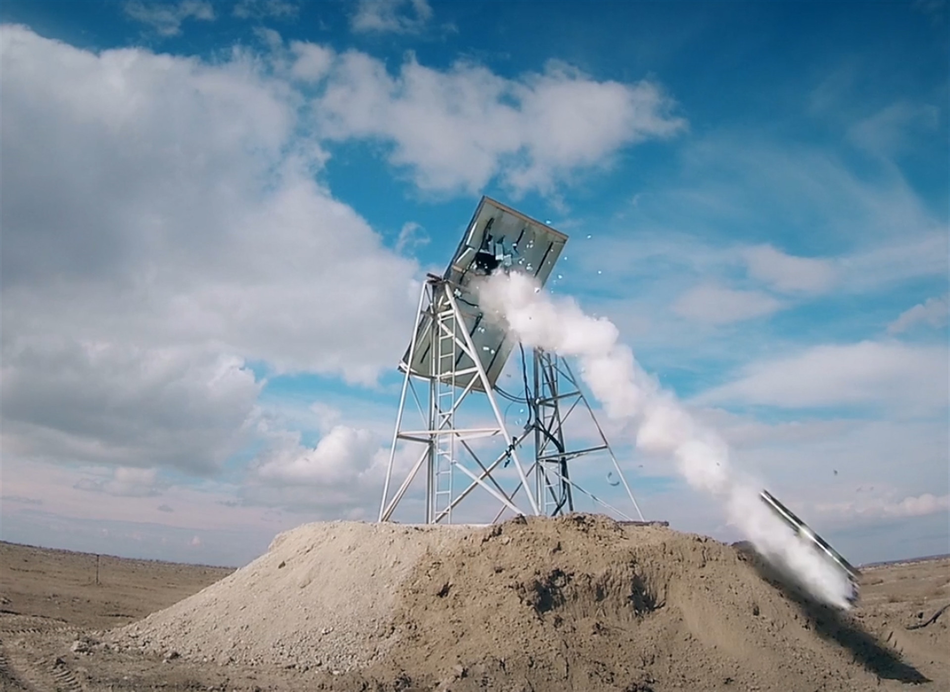 Türkiyenin tank avcısı milli füzeyle vurdu