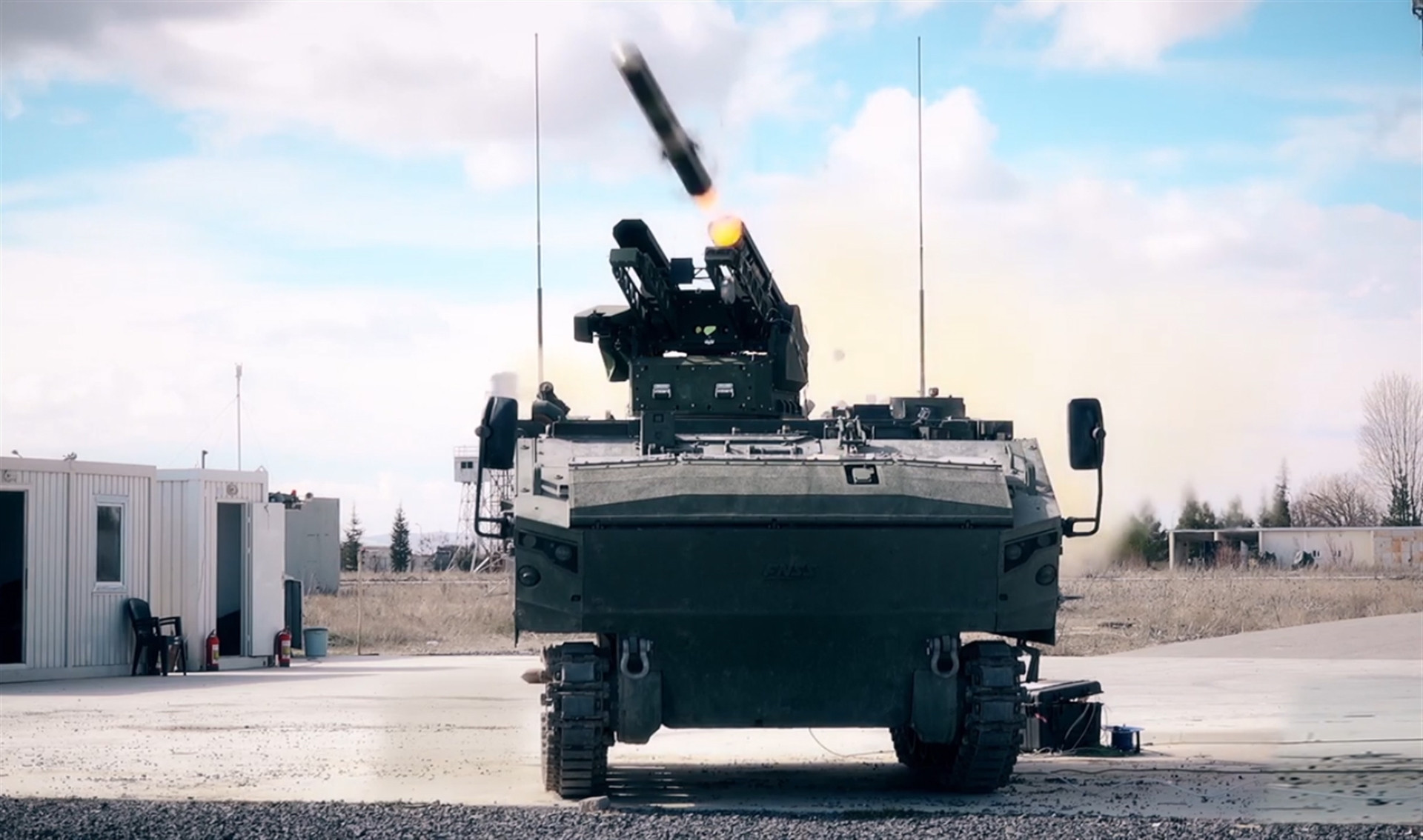 Türkiyenin tank avcısı milli füzeyle vurdu