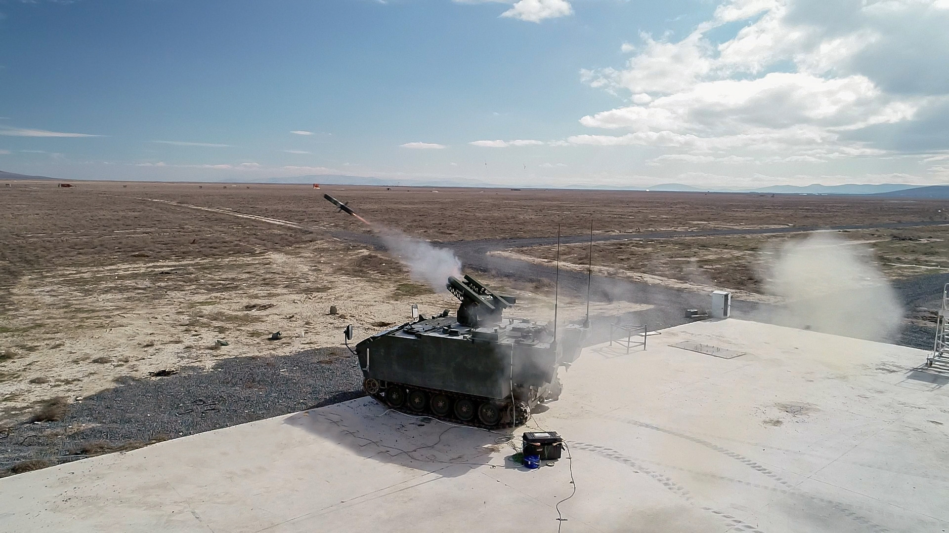 Türkiyenin tank avcısı milli füzeyle vurdu
