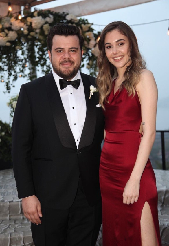 Yüzük ile dalga geçenlere yanıt