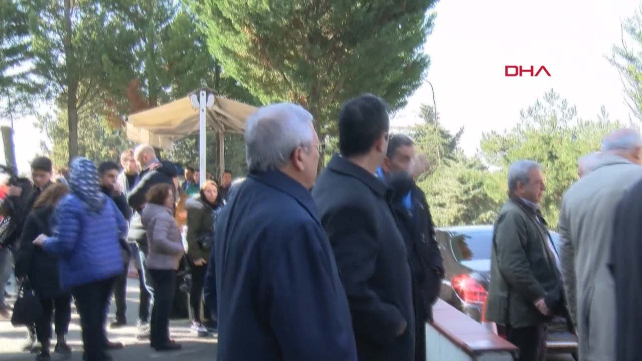 Ömer Onanın babası son yolculuğuna uğurlandı