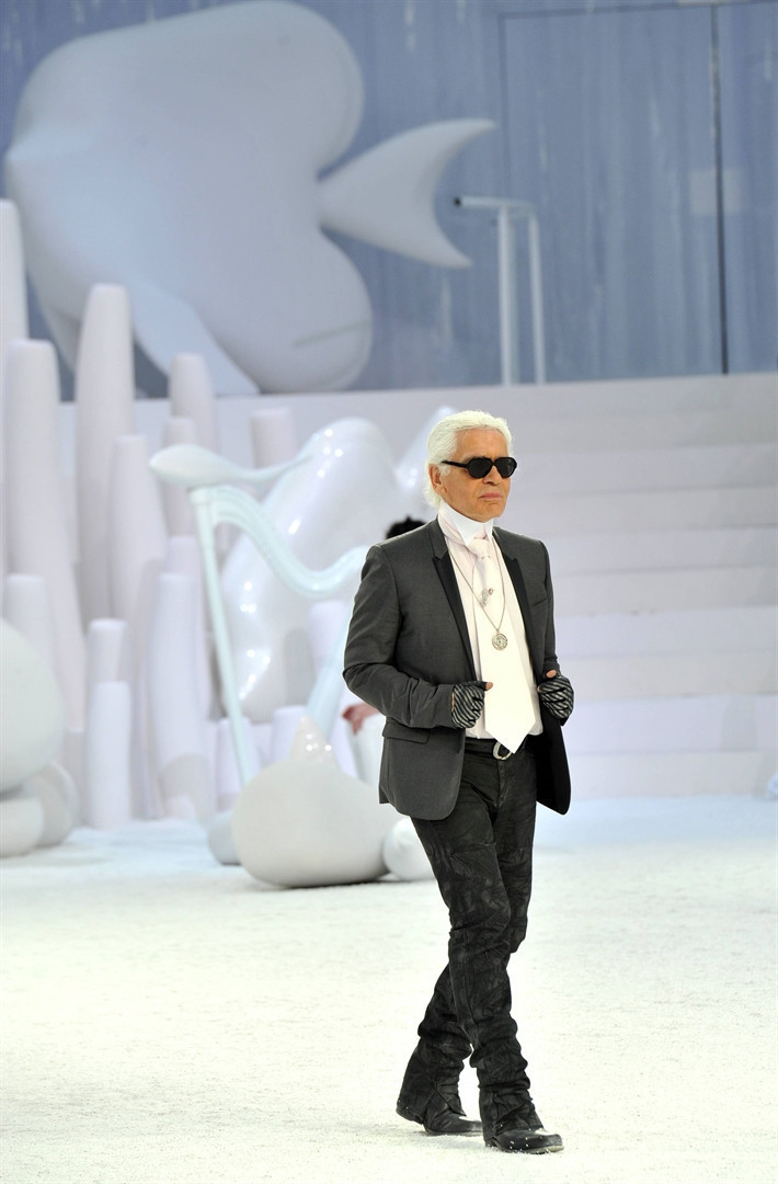 Bir moda dehasının hayatından kareler Bir moda dehasının hayatından kareler