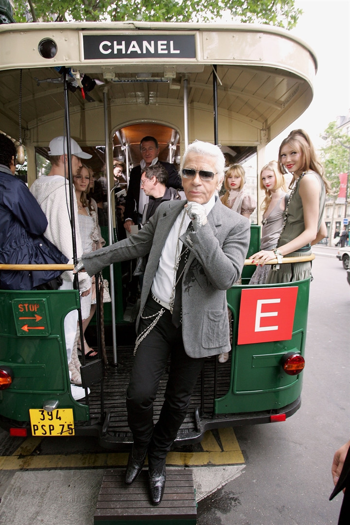 Bir moda dehasının hayatından kareler Bir moda dehasının hayatından kareler