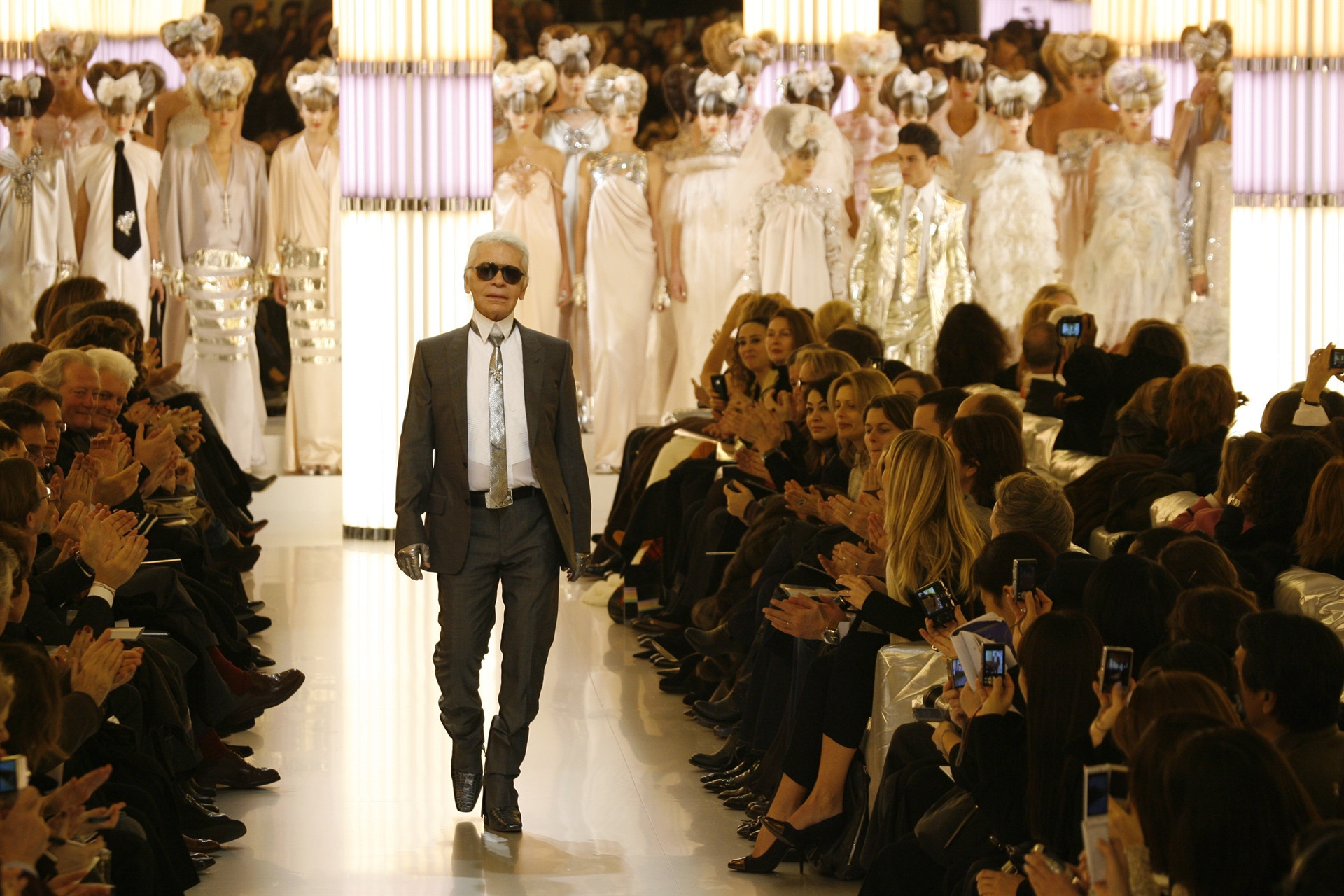 Bir moda dehasının hayatından kareler Bir moda dehasının hayatından kareler