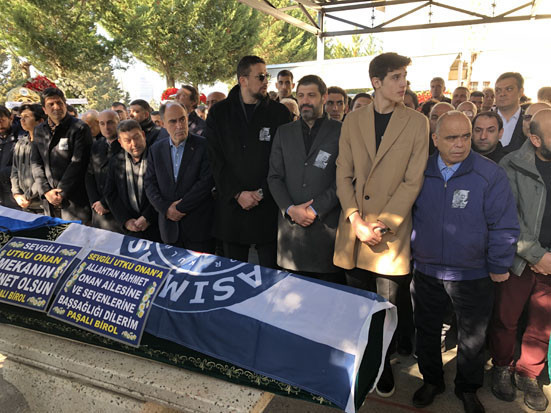 Ömer Onanın babası son yolculuğuna uğurlandı