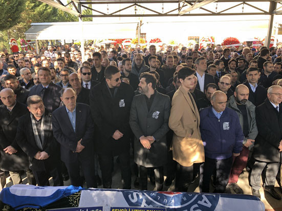 Ömer Onanın babası son yolculuğuna uğurlandı