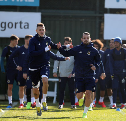 Fenerbahçe idmanında şaşırtan görüntü Futbolcular...