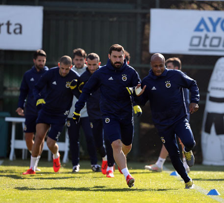 Fenerbahçe idmanında şaşırtan görüntü Futbolcular...