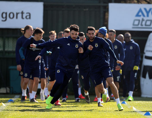 Fenerbahçe idmanında şaşırtan görüntü Futbolcular...