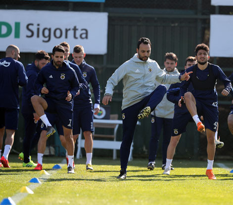Fenerbahçe idmanında şaşırtan görüntü Futbolcular...
