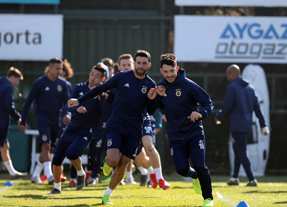 Fenerbahçe idmanında şaşırtan görüntü Futbolcular...