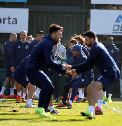 Fenerbahçe idmanında şaşırtan görüntü Futbolcular...