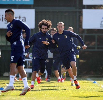 Fenerbahçe idmanında şaşırtan görüntü Futbolcular...