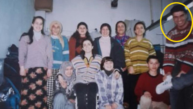 Yeni yaşını kaybettiği babasıyla kutladı... Onu tanıdınız mı Yeni yaşını kaybettiği babasıyla kutladı... Onu tanıdınız mı