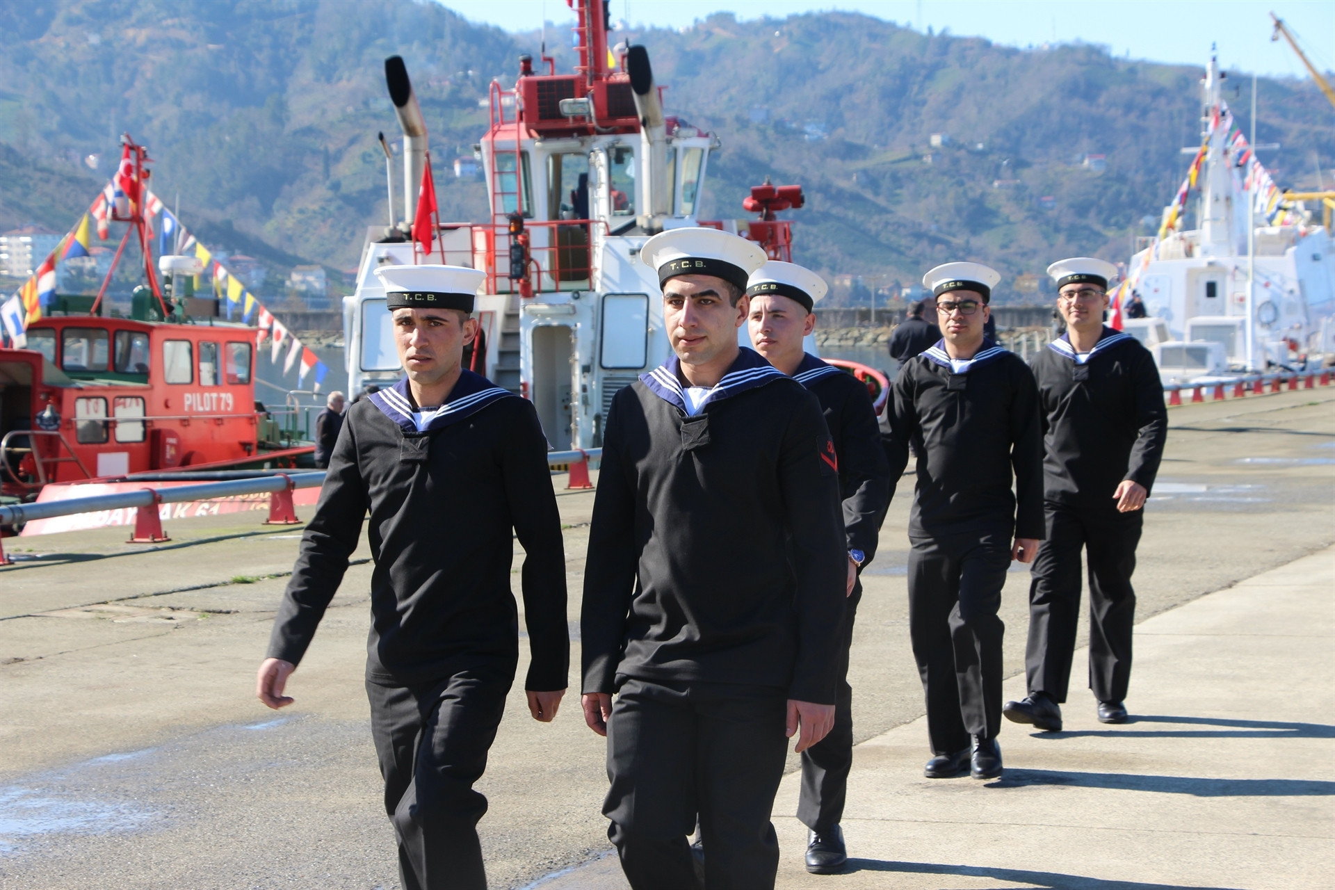 Trabzon’da kurulan deniz üssünün ilk askeri gemisi demirledi