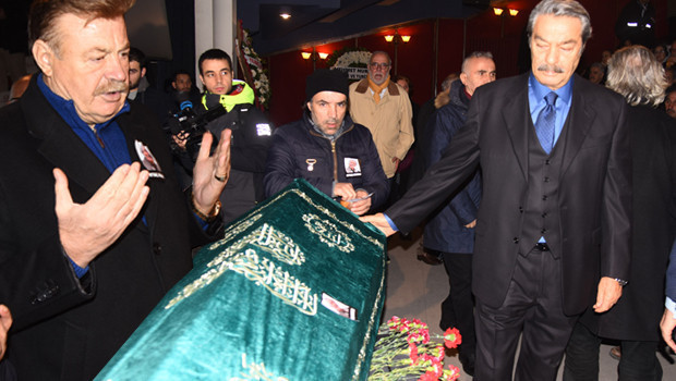 Sanatçı dostlarından Aytaç Armana son görev