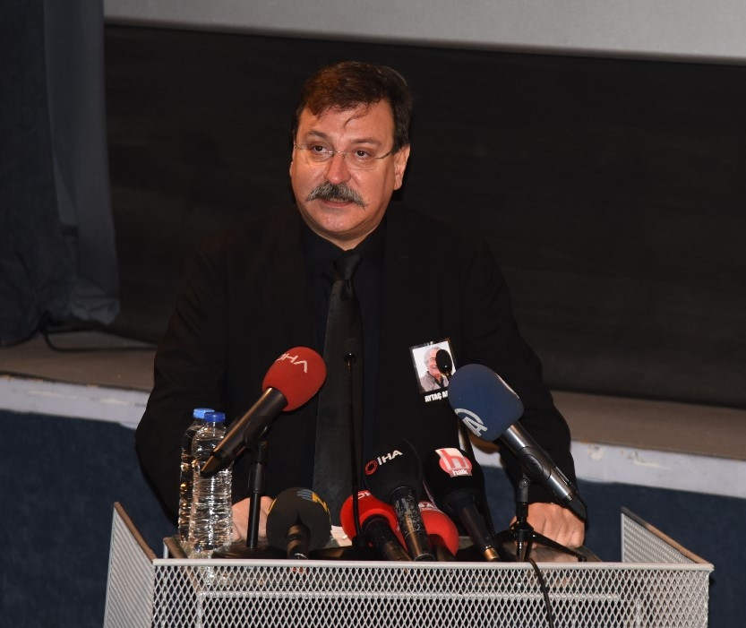 Sanatçı dostlarından Aytaç Armana son görev