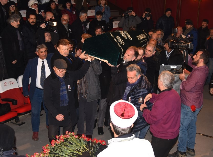 Sanatçı dostlarından Aytaç Armana son görev