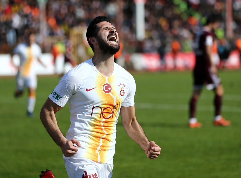 Çılgına döndü Dördüncü golün ardından hakeme...