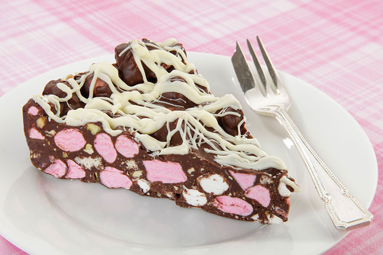 Marshmallow’lu bisküvili pasta tarifi