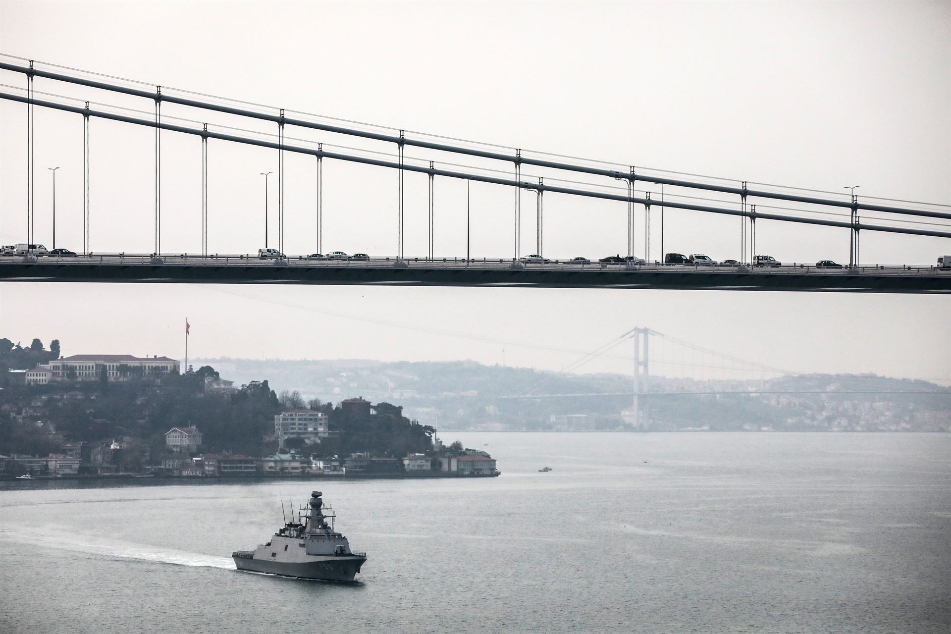 Türk savaş gemileri İstanbul Boğazı’ndan geçti Türk savaş gemileri İstanbul Boğazı’ndan geçti