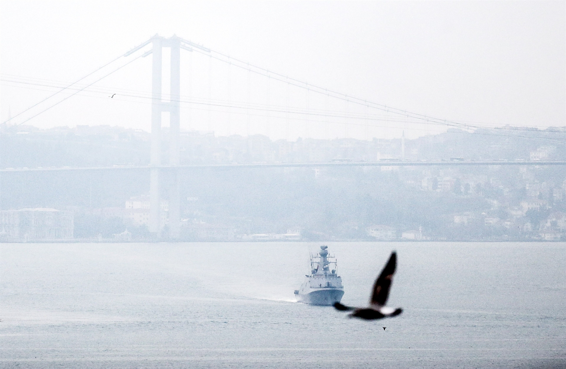 Türk savaş gemileri İstanbul Boğazı’ndan geçti Türk savaş gemileri İstanbul Boğazı’ndan geçti