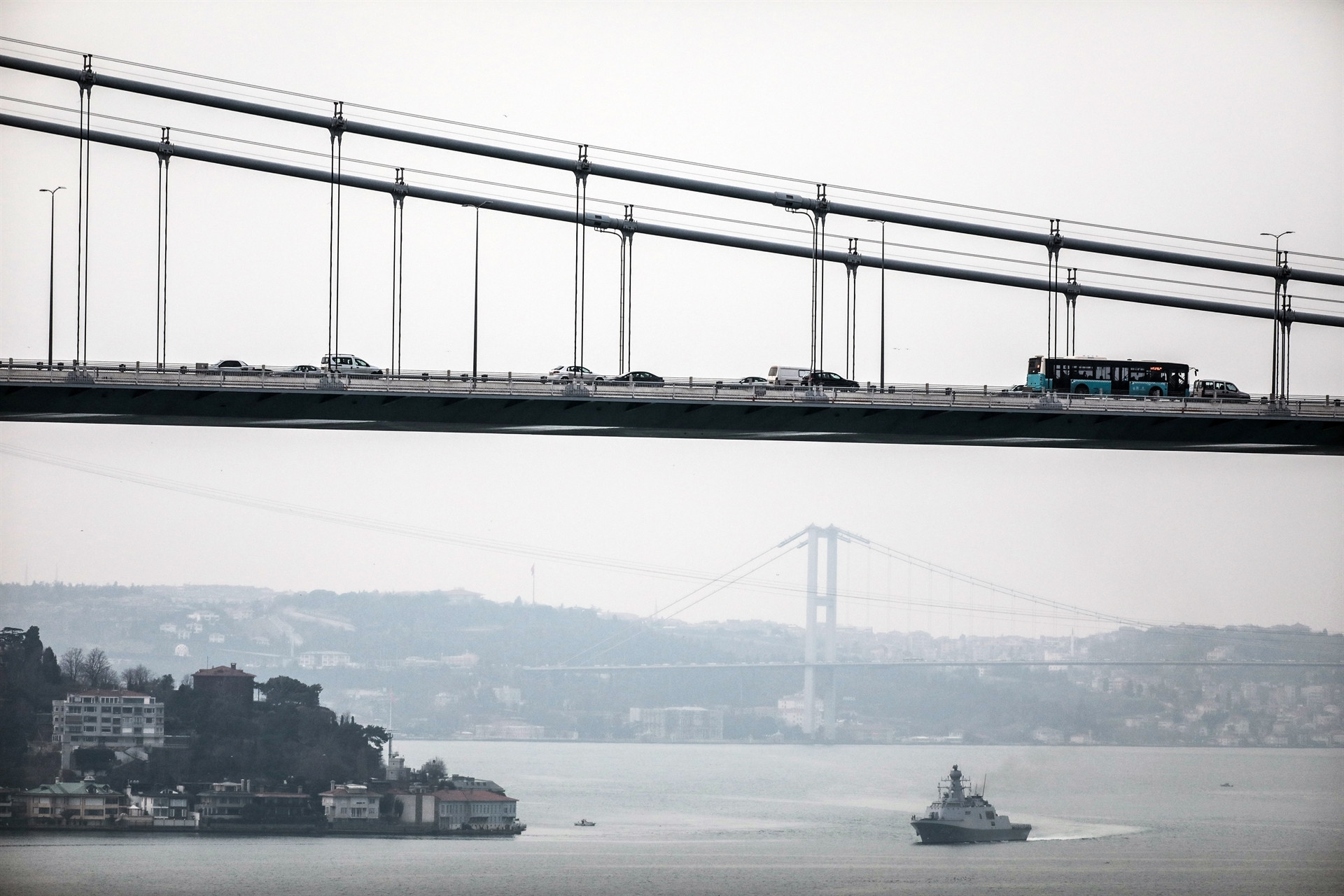 Türk savaş gemileri İstanbul Boğazı’ndan geçti Türk savaş gemileri İstanbul Boğazı’ndan geçti