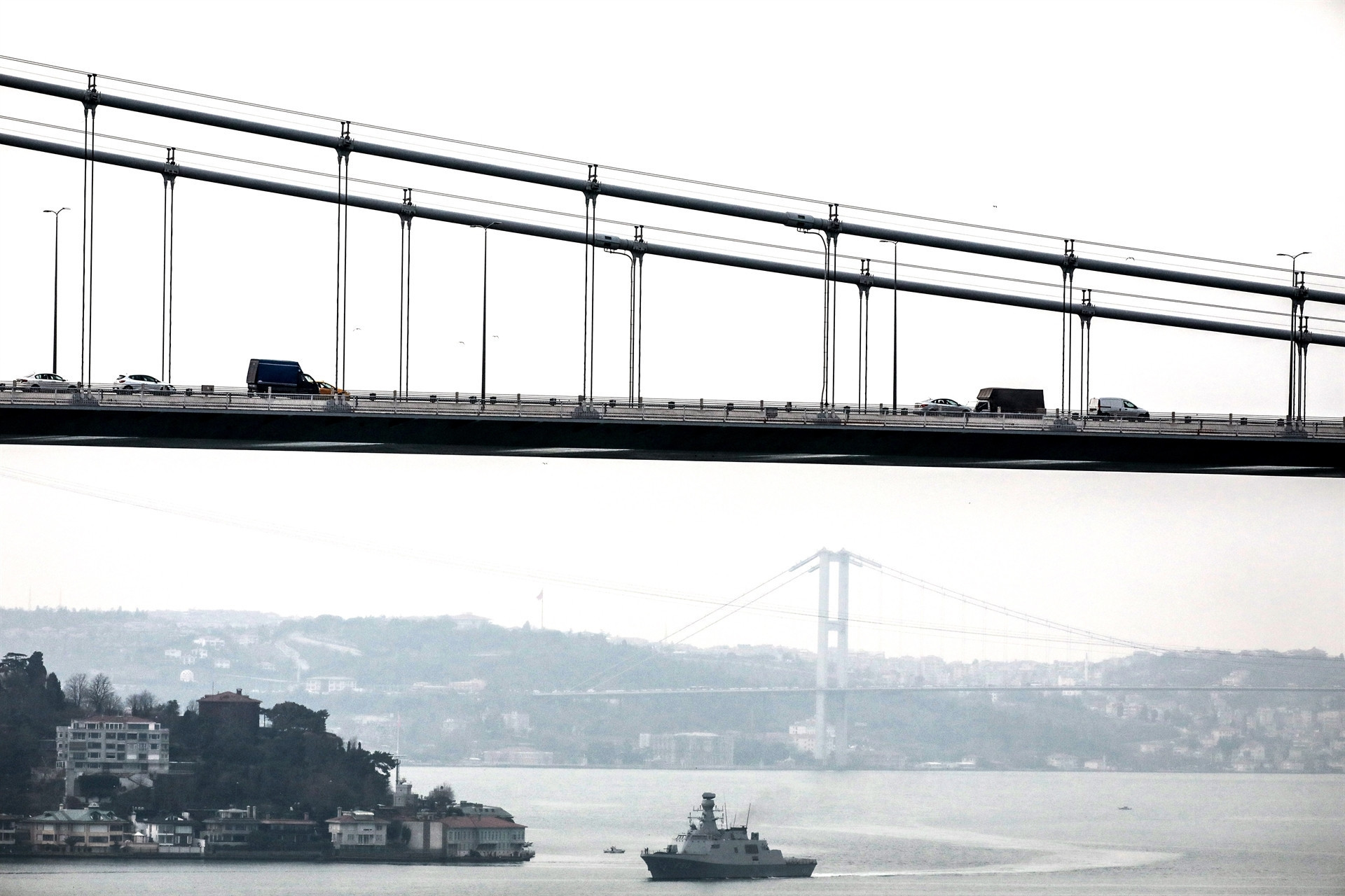 Türk savaş gemileri İstanbul Boğazı’ndan geçti Türk savaş gemileri İstanbul Boğazı’ndan geçti