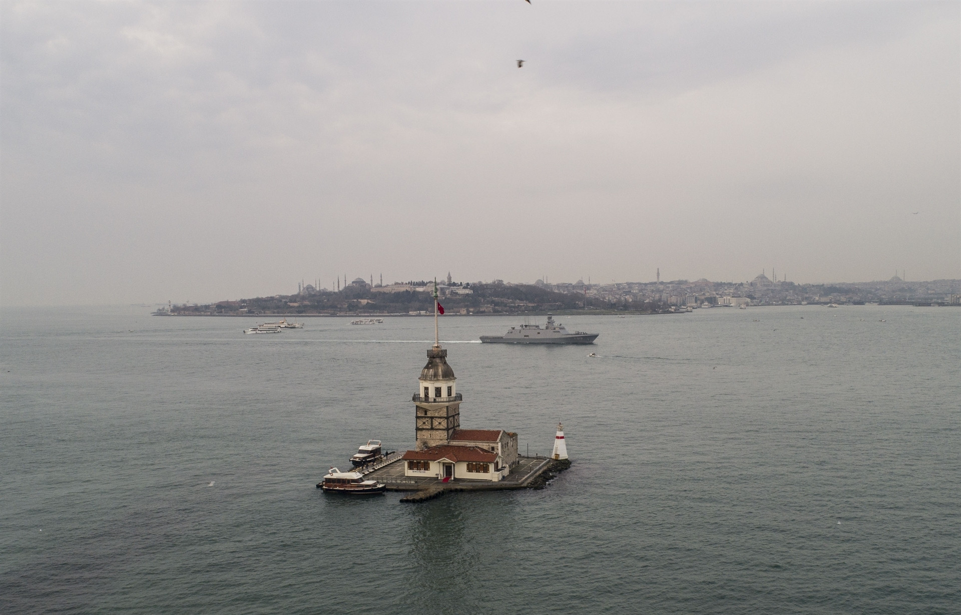 Türk savaş gemileri İstanbul Boğazı’ndan geçti Türk savaş gemileri İstanbul Boğazı’ndan geçti