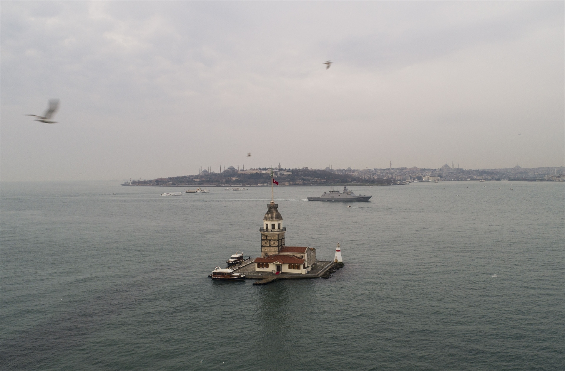 Türk savaş gemileri İstanbul Boğazı’ndan geçti Türk savaş gemileri İstanbul Boğazı’ndan geçti