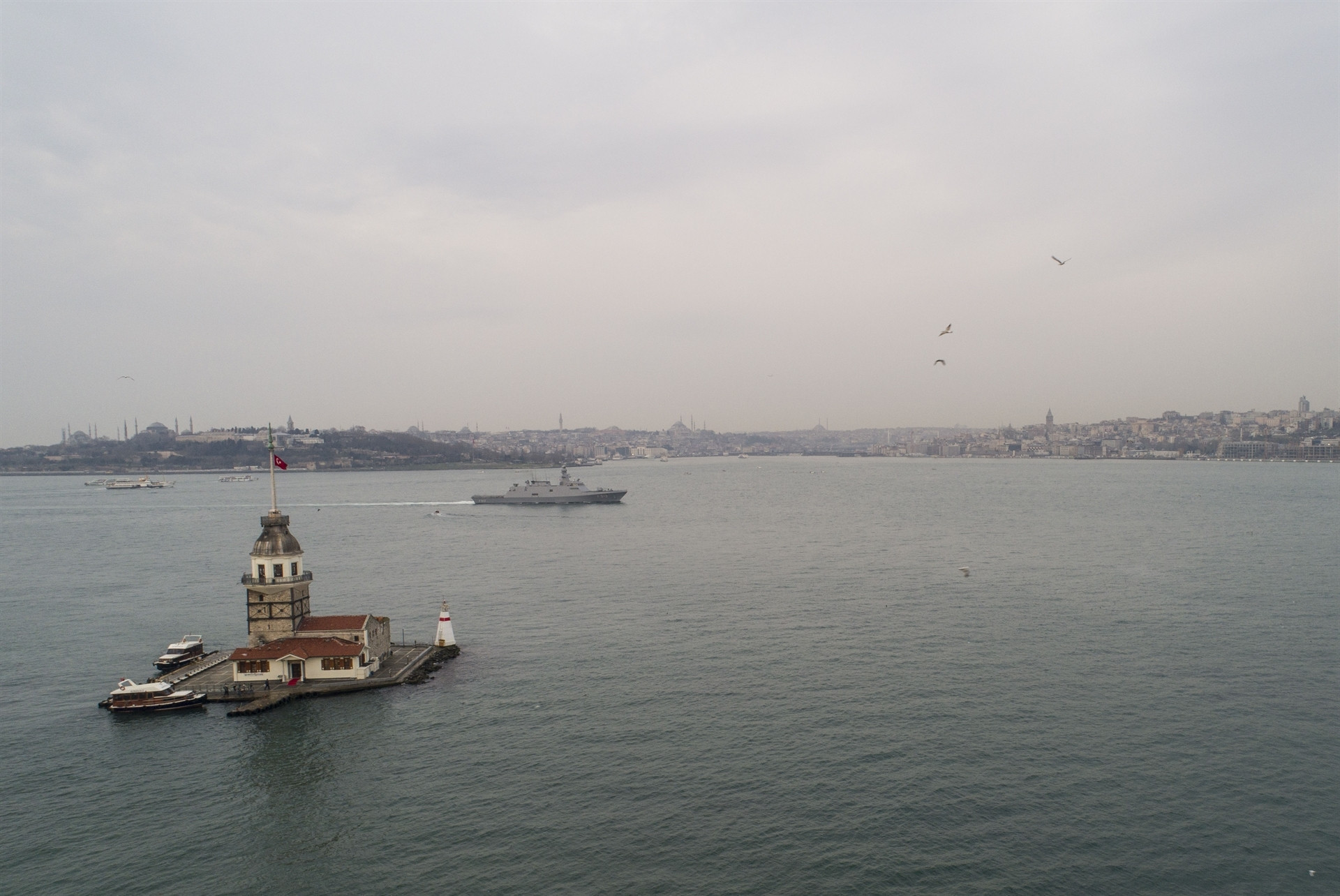 Türk savaş gemileri İstanbul Boğazı’ndan geçti Türk savaş gemileri İstanbul Boğazı’ndan geçti