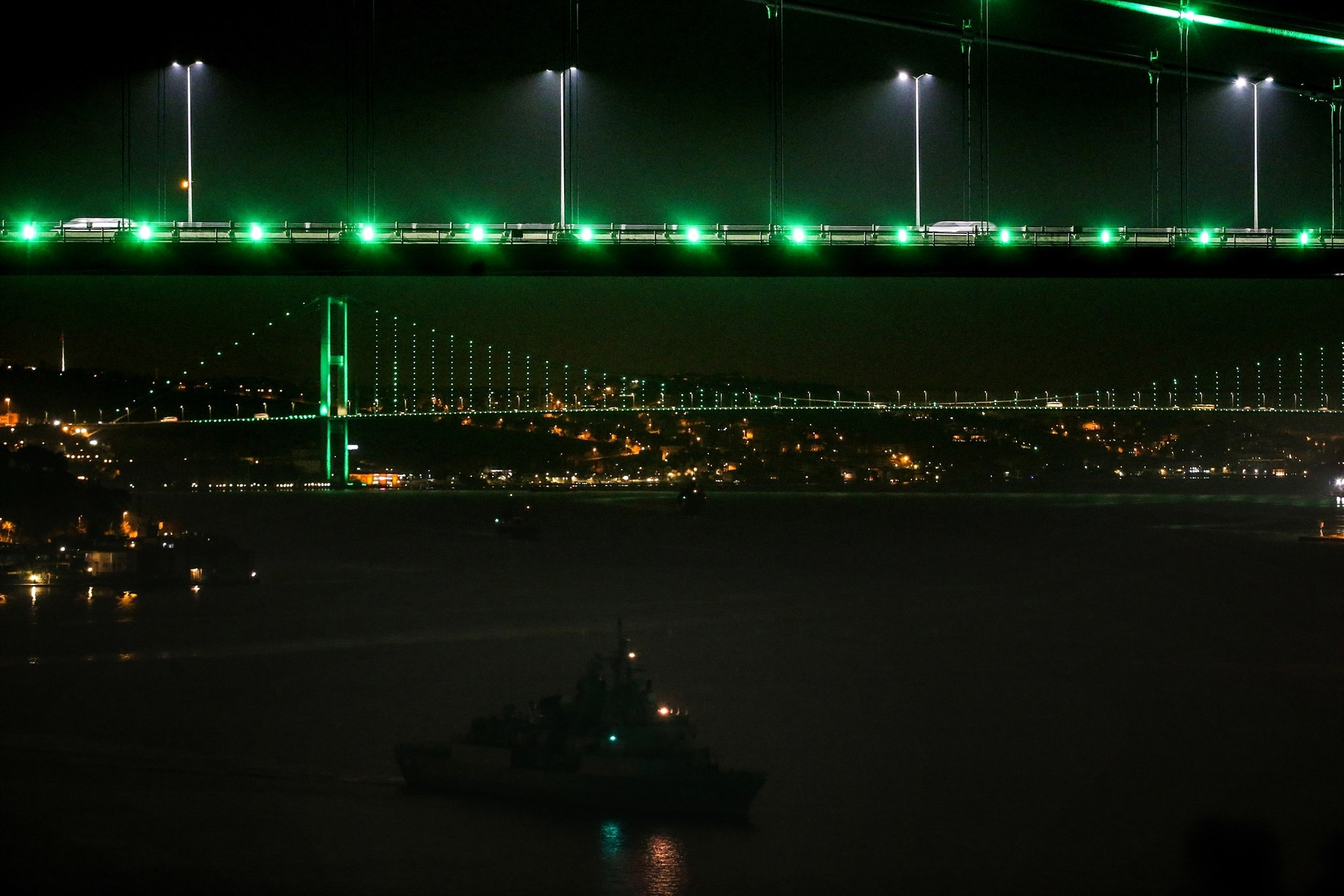 Türk savaş gemileri İstanbul Boğazı’ndan geçti Türk savaş gemileri İstanbul Boğazı’ndan geçti