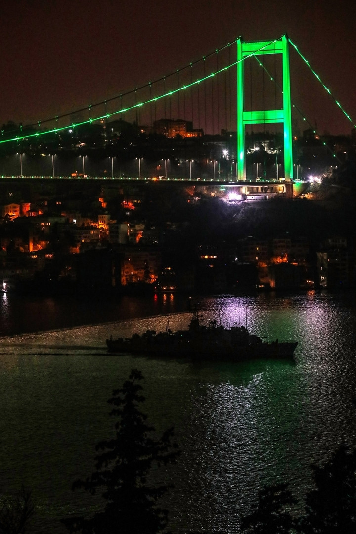 Türk savaş gemileri İstanbul Boğazı’ndan geçti Türk savaş gemileri İstanbul Boğazı’ndan geçti