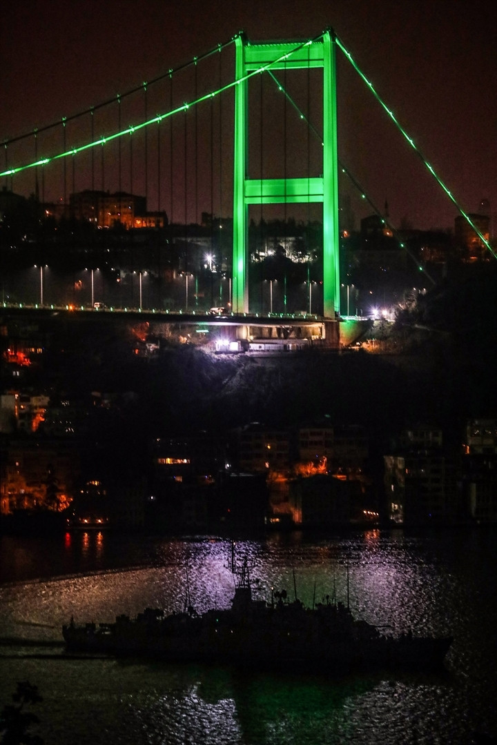 Türk savaş gemileri İstanbul Boğazı’ndan geçti Türk savaş gemileri İstanbul Boğazı’ndan geçti