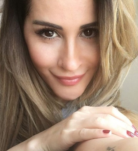 Demet Akalını çıldırtan yorum Bebeğinden utanmadığın belli Demet Akalını çıldırtan yorum Bebeğinden utanmadığın belli