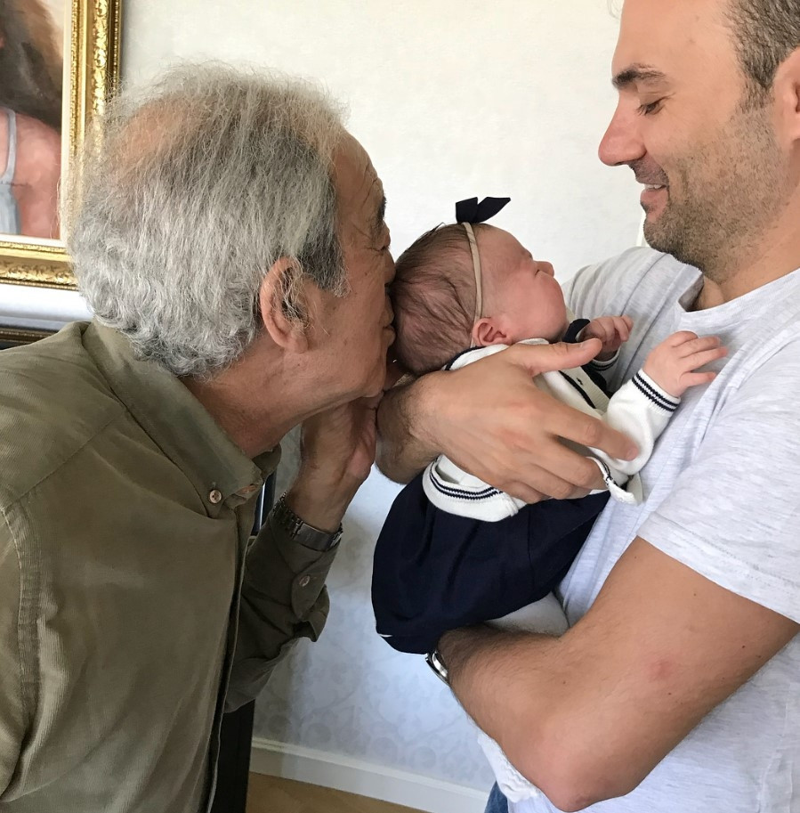 Sanki dünyaya yeniden geldim Sanki dünyaya yeniden geldim