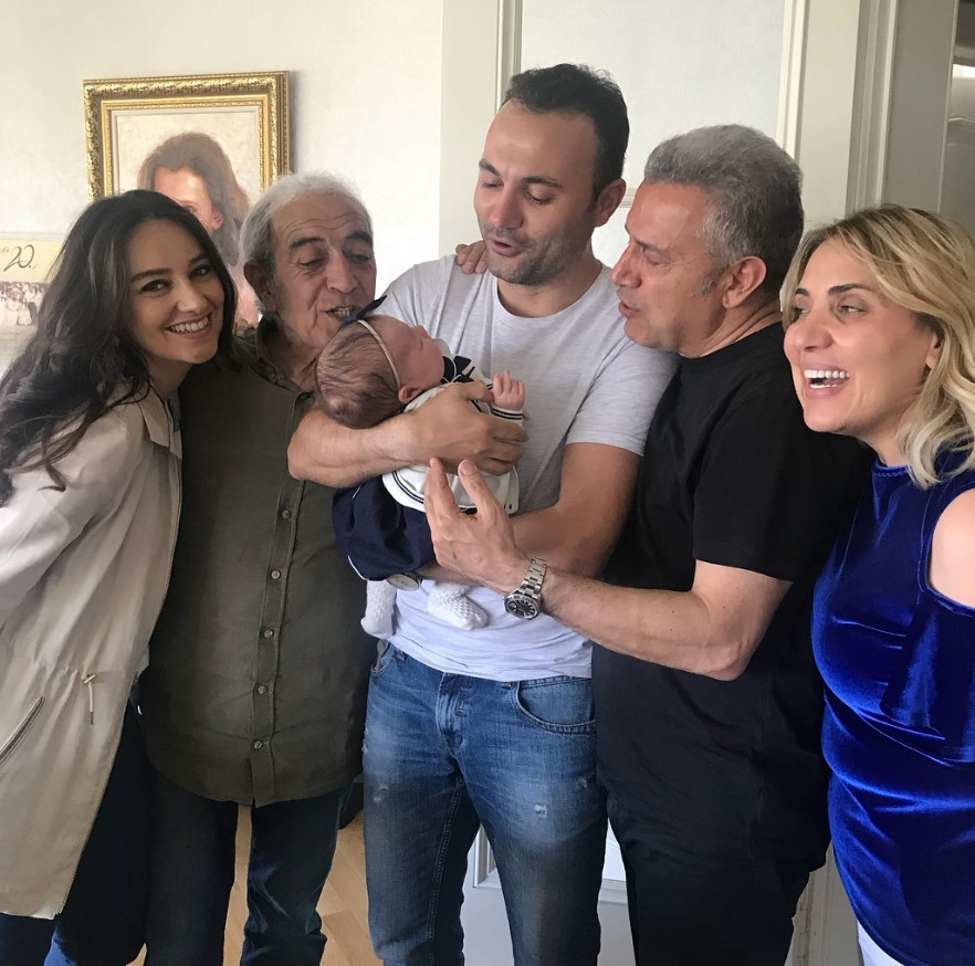 Sanki dünyaya yeniden geldim Sanki dünyaya yeniden geldim