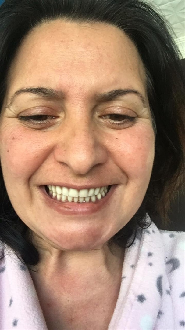 Ağlayarak ötenazi isteyen acılı kadın aylar sonra ilk kez gülebildi