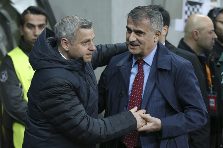 Futbol dünyası şokta Basın toplantısında duyurdu...