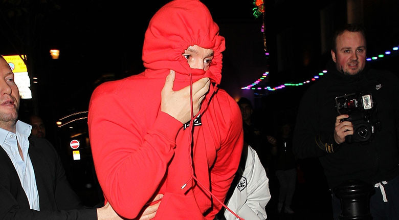 O sözlere dayanamadı Yumruklu saldırı... O sözlere dayanamadı Yumruklu saldırı...