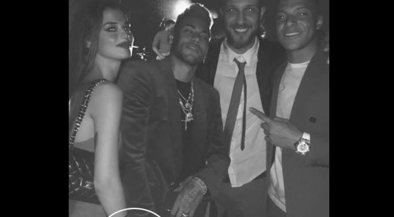 O sözlere dayanamadı Yumruklu saldırı... O sözlere dayanamadı Yumruklu saldırı...