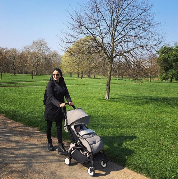 Dizilerin masum yüzlü kızı şimdi bebeğini gezdiriyor