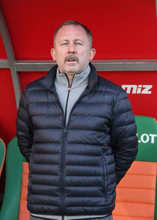 Anlaşmayı kabul etti Beşiktaşın yeni hocası....