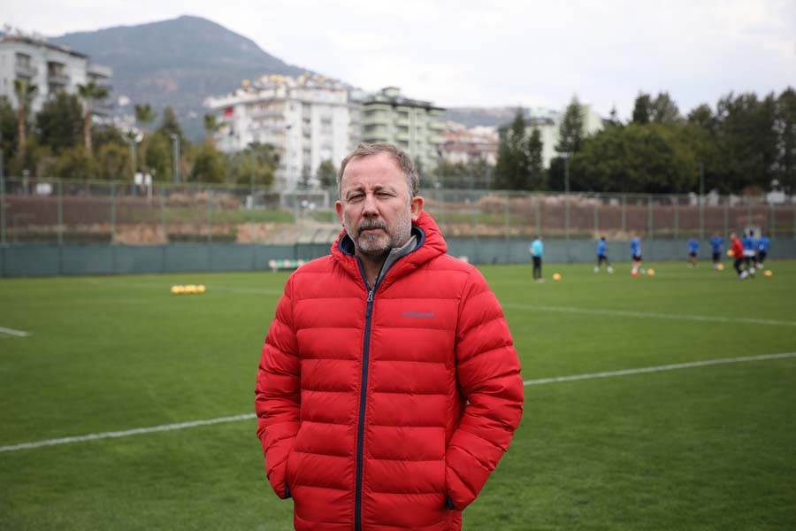 Anlaşmayı kabul etti Beşiktaşın yeni hocası....