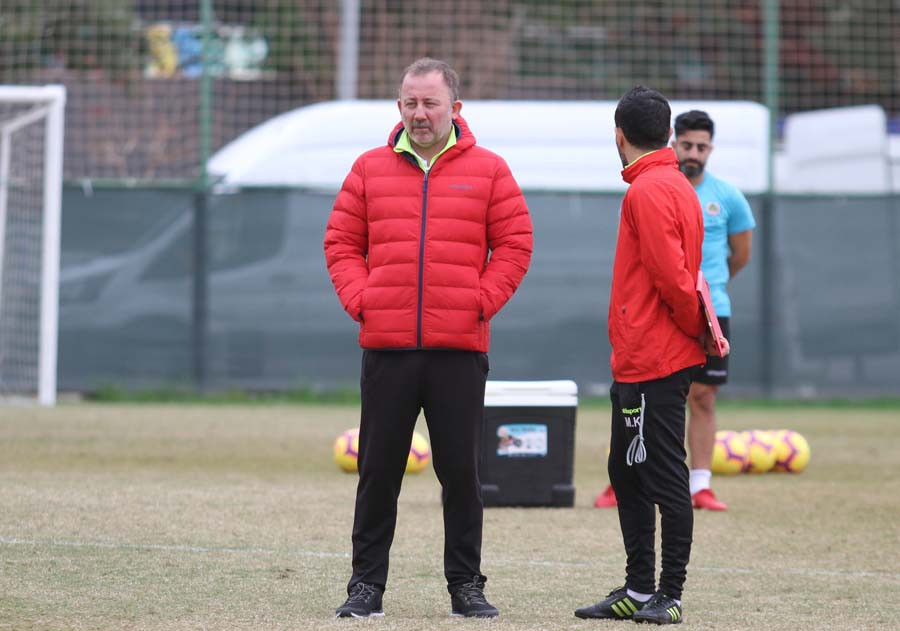 Anlaşmayı kabul etti Beşiktaşın yeni hocası....