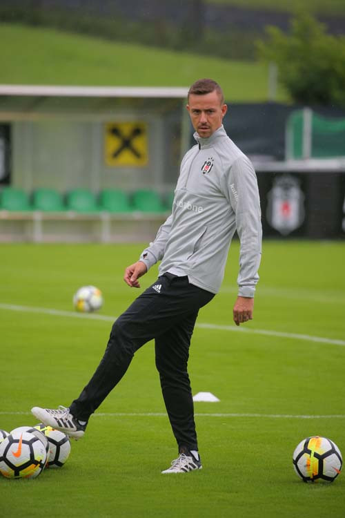 Anlaşmayı kabul etti Beşiktaşın yeni hocası....