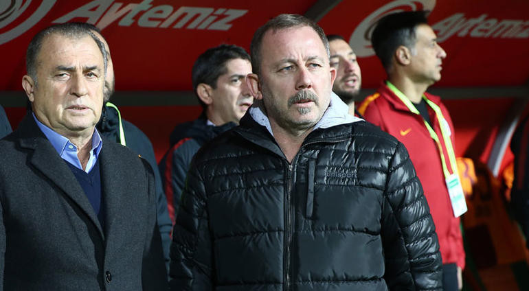 Anlaşmayı kabul etti Beşiktaşın yeni hocası....