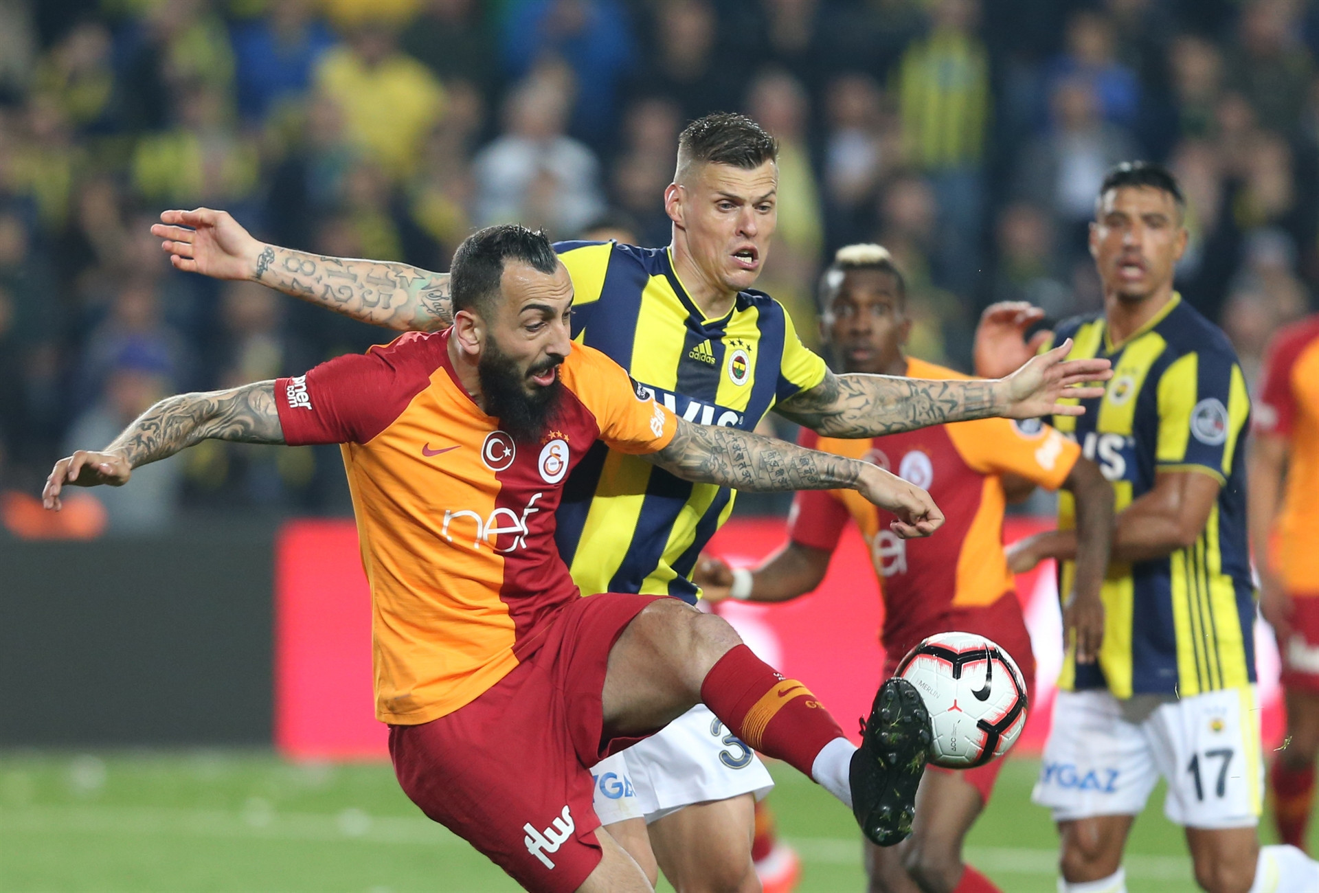 2- Derbi maçta iki teknik direktörün kadro, oyun planı ve değişikliklerini göz önüne alırsanız, sonucu kim olumlu veya olumsuz etkiledi