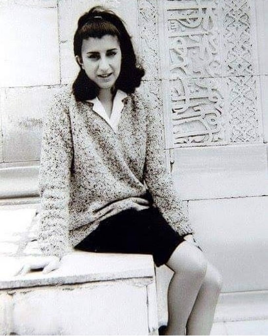 Yeni yaşını kaybettiği babasıyla kutladı... Onu tanıdınız mı Yeni yaşını kaybettiği babasıyla kutladı... Onu tanıdınız mı