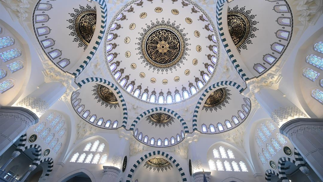 Rahmet gecesi Cuma ve Berat Kandili mesajları ile ihya ediliyor